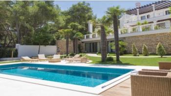 Szuper-luxus tengerparti villa Ciovón, Trogir közelében eladó 