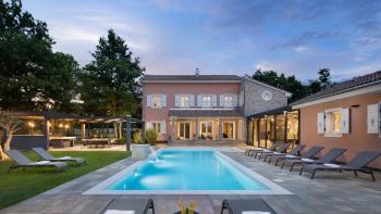 Einzigartige Designer-Villa in einer abgelegenen Gegend von Svetvincenat zu verkaufen 