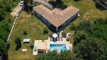 Nagyon különleges villa medencével, 4260 m²-es tágas területen és teljes magánélettel, Krsan környékén, eladó 