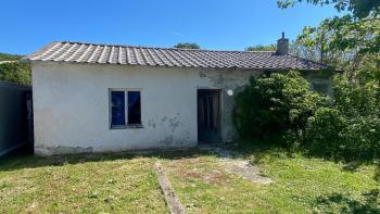 Eladó 1,200 m2-es kerttel rendelkező családi ház Kraljevicában 