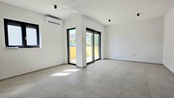 Several new apartments of 2 bedrooms in Stinjan, with a private garage only 500m away from well-kept beaches and long walks by the sea, for sale 