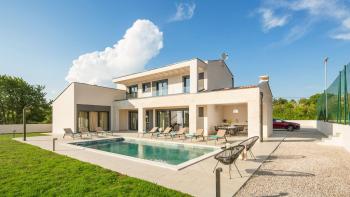 Luxury villa with swimming pool, wellness and tennis court in Labin area, 8 km from the sea, for sale 