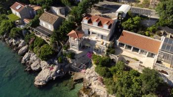 Villa unique en première ligne dans la région de Dubrovnik, à vendre 