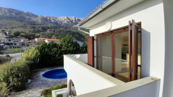 Two-bedroom apartment with sea view and swimming pool in Baska, Krk, 800m from the sea, for sale 