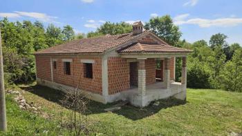 Großartige Investition - ein Haus in ruhiger Lage in der Rohbauphase in Gracisce, zu verkaufen 