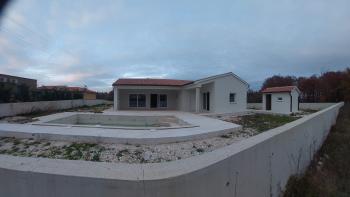 Villa de plain-pied avec piscine dans la région de Barban, neuve, à vendre 