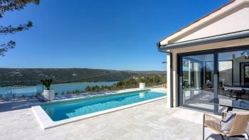 Belle villa à vendre en périphérie de Rabac, à environ 1 km de la mer 