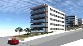 Complexe merveilleux d'appartements sur Ciovo, à 300 m de la mer, à vendre 