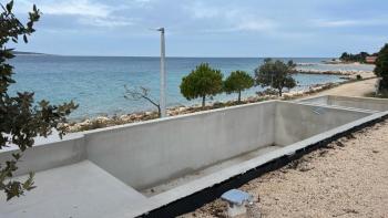 Villa moderne neuve sur Pag, en première ligne de la mer 