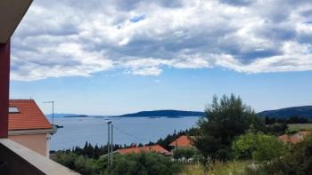 Appartement avec vue sur la mer à Seget, grande rentabilité, à vendre 