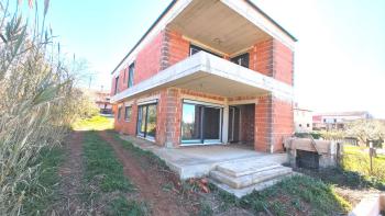 Nouvelle maison avec piscine en construction, à 2 km de la mer, à vendre 
