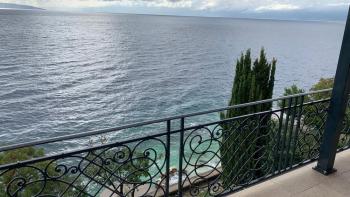 Fantasztikus tengerparti apartman Rijeka környékén (Pecine) egy régi osztrák-magyar villában 