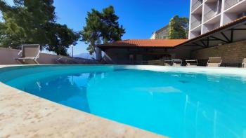 Schönes First Line Hotel mit 45 Zimmern (121 Betten) auf Korcula zum Verkauf First Line zum Meer, Miete auch möglich 