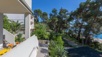 Apart-house with swimming pool and 6 apartments on the first line to the sea on Mali Losinj 