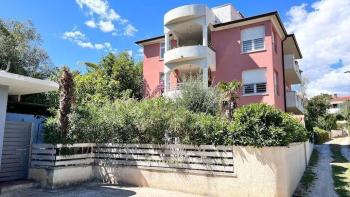 Apartment house near the sea with an open view in Premantura 