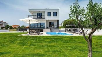Villa moderne de luxe avec piscine à Štinjan cca.1 km des plages 