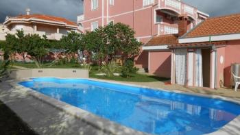 Apart-house with beautiful views and outdoor swimming pool in Zadar area 