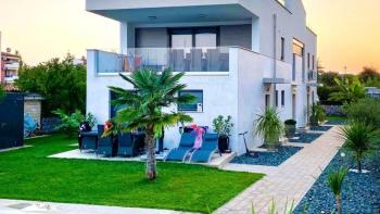 Villa en première ligne de mer à Novigrad 