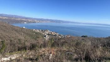Stavební pozemek 1017 m2 s panoramatickým výhledem na moře na Opatiju v Kolavici 