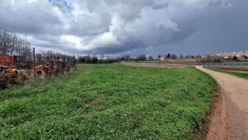 Building land plot for investment, view of Brtonigla 
