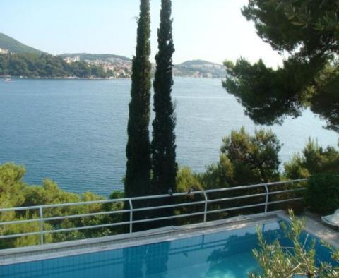 Jedinečná nádherná vila s bazénem na PRVNÍ ŘADĚ u moře v blízkosti Dubrovníku, Chorvatsko - pic 2