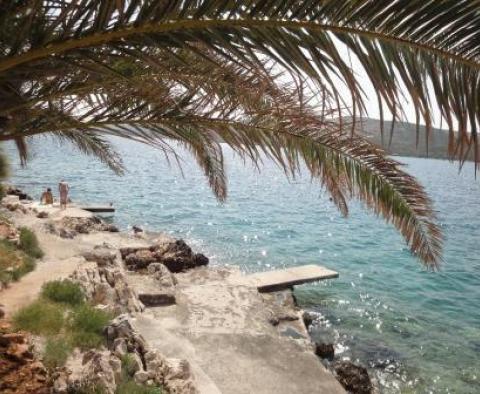 Gut positioniert auf einer grünen Halbinsel direkt am Meer Villa mit Zugang zum Strand, Kroatien - foto 11