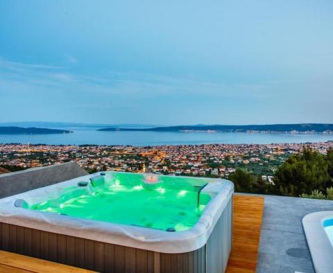 Vila s bazénem v blízkém předměstí Splitu, Kaštel Stari - pic 2
