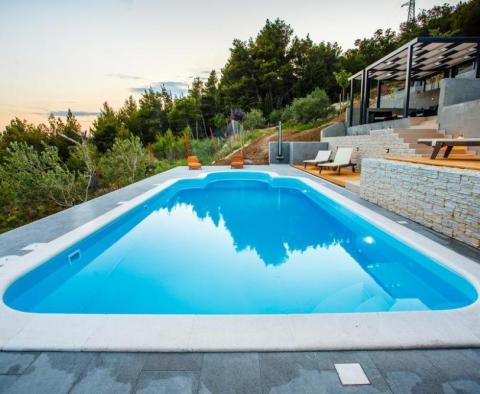 Vila s bazénem v blízkém předměstí Splitu, Kaštel Stari - pic 9