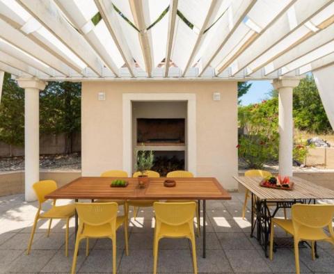 Wunderschöne Villa in der Gegend von Vodice mit herrlichem Meerblick! - foto 48