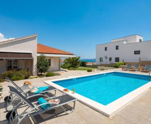 Wunderschöne Villa in der Gegend von Vodice mit herrlichem Meerblick! - foto 15