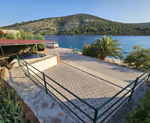Rzadka nieruchomość w pierwszej linii do morza w Vinišću, Trogir, na sprzedaż - pic 2