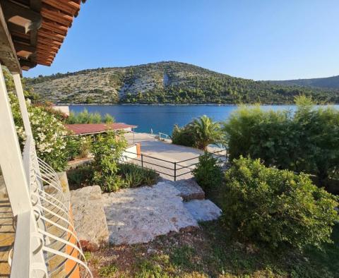 Rzadka nieruchomość w pierwszej linii do morza w Vinišću, Trogir, na sprzedaż - pic 3