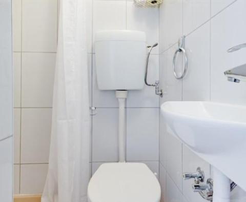 Nádherný dvojdům se 4 apartmány na Omišské riviéře, pouze 200 m od moře - pic 22