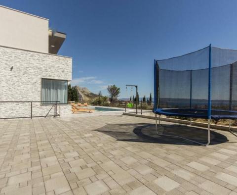 Modern villa with sea views in close vicinity of Split - pic 11