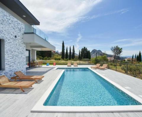 Modern villa with sea views in close vicinity of Split - pic 8