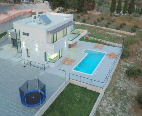 Modern villa with sea views in close vicinity of Split - pic 19