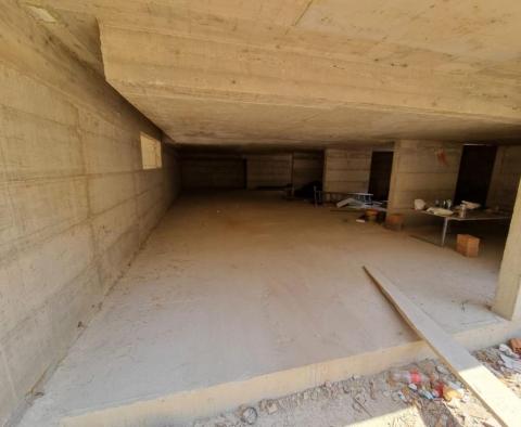 Neue 3-Zimmer-Wohnungen mit Garage im Stadtzentrum von Krk - foto 11