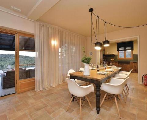 Wunderschöne 5*****-Sterne-Villa im rustikalen Stil, 100 m vom Meer entfernt! - foto 24