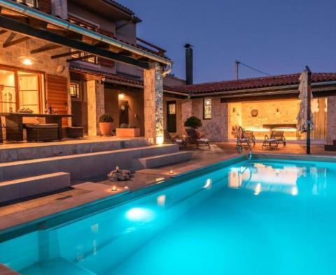 Wunderschöne 5*****-Sterne-Villa im rustikalen Stil, 100 m vom Meer entfernt! - foto 41