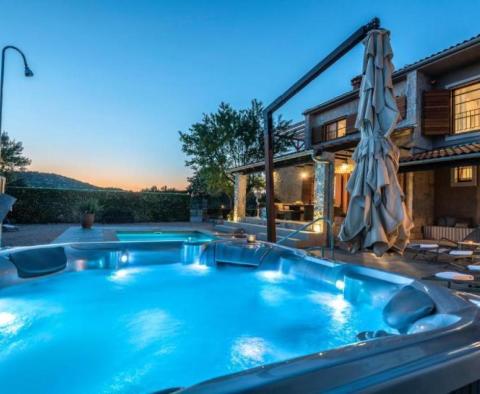 Wunderschöne 5*****-Sterne-Villa im rustikalen Stil, 100 m vom Meer entfernt! - foto 42