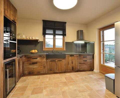 Wunderschöne 5*****-Sterne-Villa im rustikalen Stil, 100 m vom Meer entfernt! - foto 58