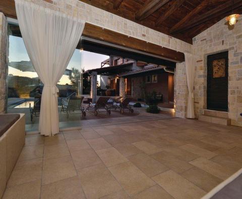 Wunderschöne 5*****-Sterne-Villa im rustikalen Stil, 100 m vom Meer entfernt! - foto 61