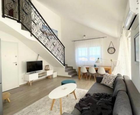 Wunderschöne Drei-Zimmer-Wohnung mit Balkon, Parkplatz und Meerblick in Stomosrka auf der Insel Solta - foto 8