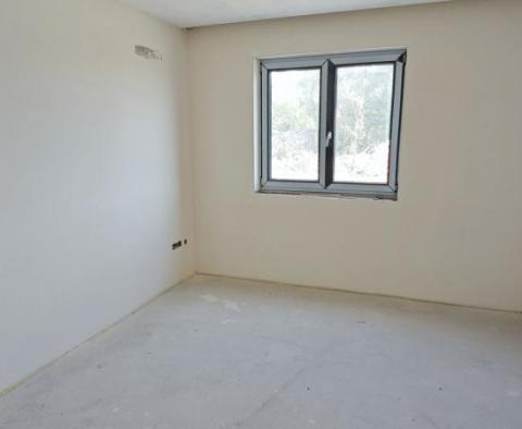 Neue Luxuswohnung in einem neuen Komplex 100 Meter vom Meer entfernt in Kostrena - foto 7