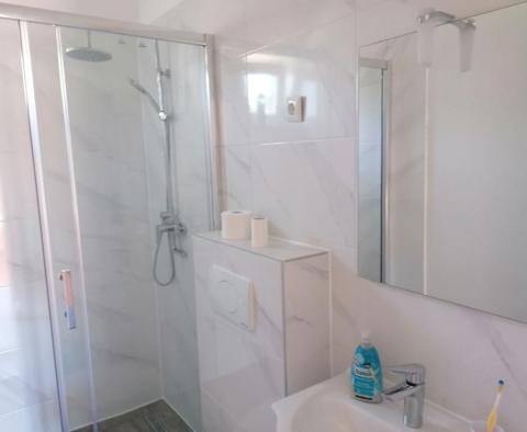 Gyönyörű villa mindössze 450 méterre a strandtól Fazanában, tengerre néző kilátással és nagy tereppel! - pic 22