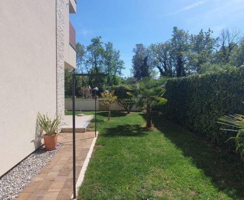 Dům se dvěma apartmány v prestižní lokalitě v Poreči - pic 2