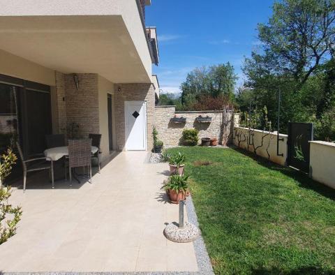 Dům se dvěma apartmány v prestižní lokalitě v Poreči - pic 3