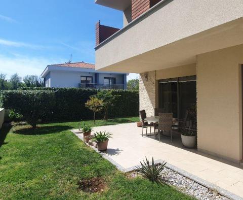 Dům se dvěma apartmány v prestižní lokalitě v Poreči - pic 4