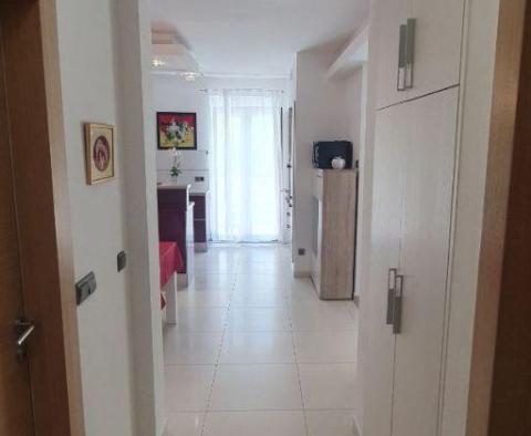 Dům se dvěma apartmány v prestižní lokalitě v Poreči - pic 9