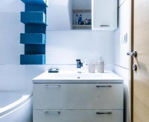 Dům se dvěma apartmány v prestižní lokalitě v Poreči - pic 13